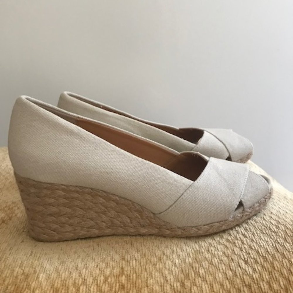 Adrienne Vittadini Espadrille Wedge Pump, Like New, Size 9, Beige / Cream / Tan